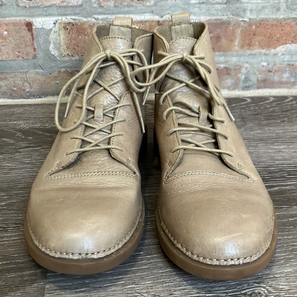 Clarks - Picture 3 of 17